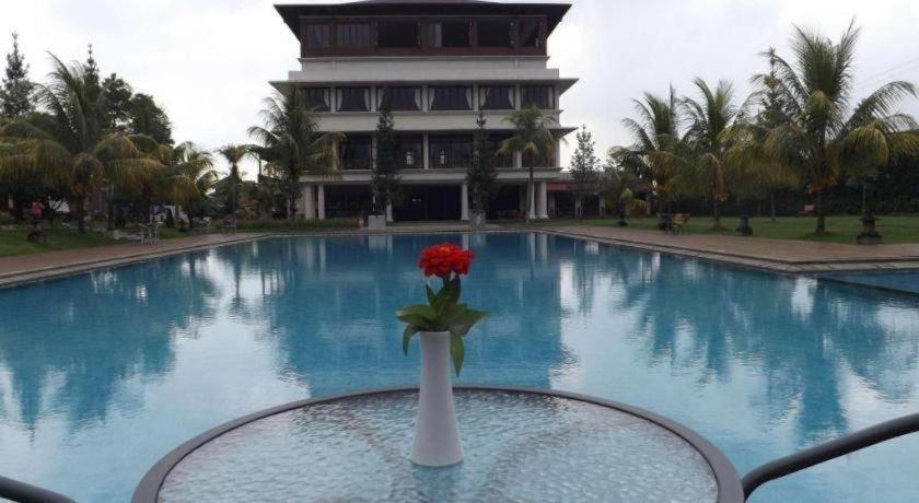Jimmers Mountain Resort Puncak Buitenkant foto